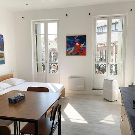 Vue Sur La Place Des Halles, Art Apparts Béziers Exteriér fotografie