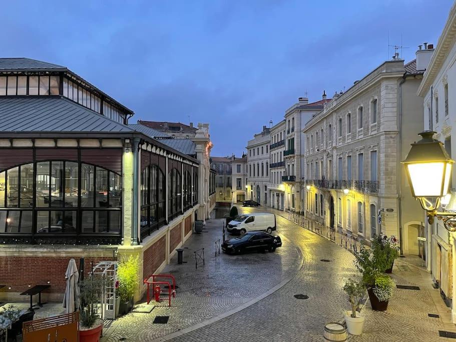 Vue Sur La Place Des Halles, Art Apparts Béziers Exteriér fotografie